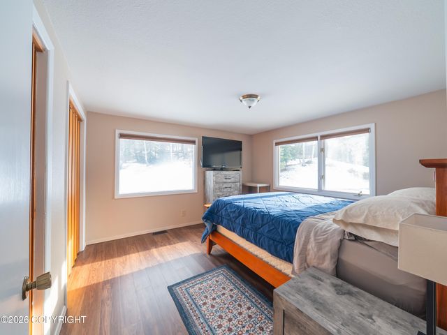 221 Creekside Street, Anchorage, AK 99504