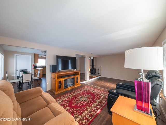221 Creekside Street, Anchorage, AK 99504