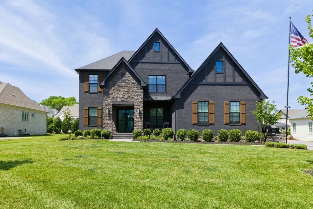 1881 Traditions Cir, Brentwood, TN 37027