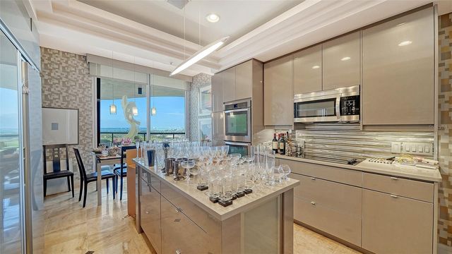 435 L AMBIANCE DRIVE J704, Longboat Key, FL 34228