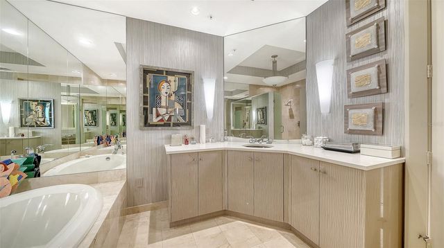 435 L AMBIANCE DRIVE J704, Longboat Key, FL 34228