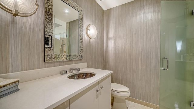 435 L AMBIANCE DRIVE J704, Longboat Key, FL 34228