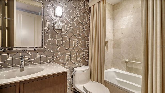 435 L AMBIANCE DRIVE J704, Longboat Key, FL 34228