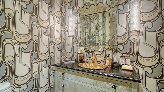 435 L AMBIANCE DRIVE J704, Longboat Key, FL 34228