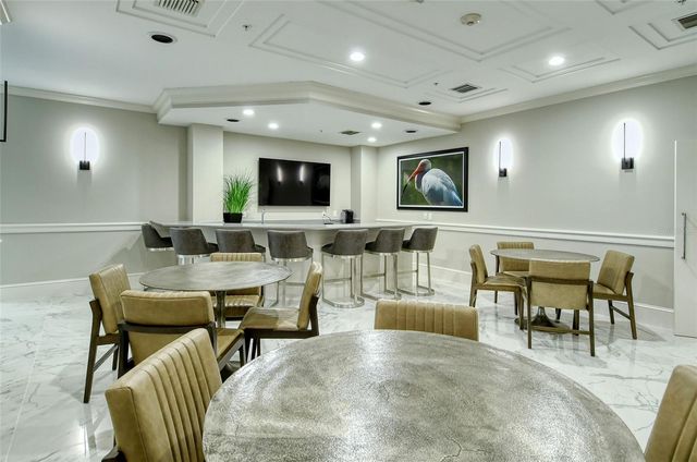 435 L AMBIANCE DRIVE J704, Longboat Key, FL 34228