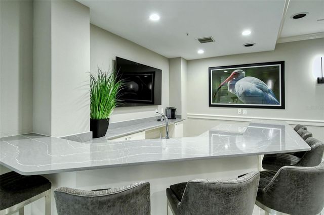 435 L AMBIANCE DRIVE J704, Longboat Key, FL 34228