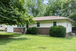 703 Evergreen Avenue, Nixa, MO 65714