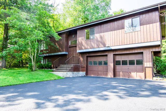 2 Mountain View Court, Pomona, NY 10970