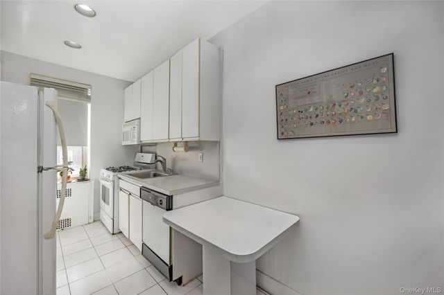 68-37 108 Street 6L, Forest Hills, NY 11375