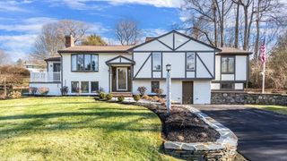 201 Crossfield Road, Franklin, MA 02038