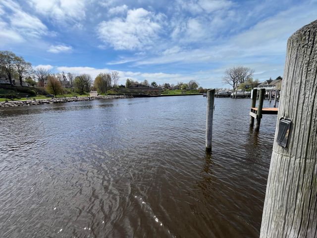 36 N Shore Drive 18, South Haven, MI 49090