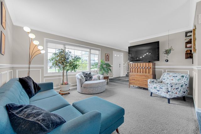 2542 Naples Drive, Schererville, IN 46375