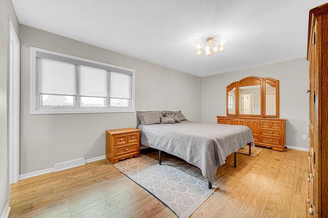 2542 Naples Drive, Schererville, IN 46375