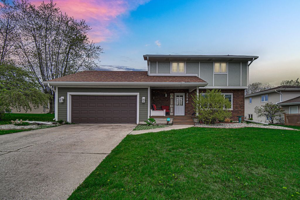 2542 Naples Drive, Schererville, IN 46375