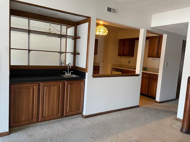 2 Cinnamon Creek Drive 2S, Palos Hills, IL 60465