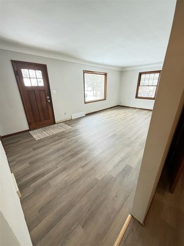 99 Vanderveen Avenue, Holland, MI 49424