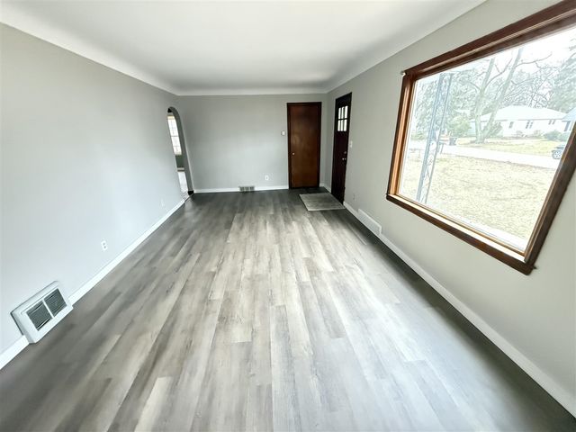 99 Vanderveen Avenue, Holland, MI 49424