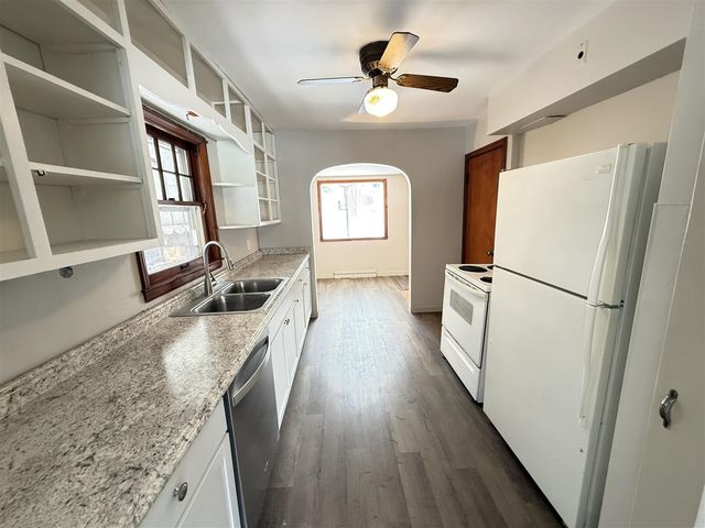 99 Vanderveen Avenue, Holland, MI 49424