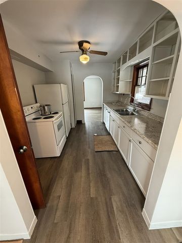 99 Vanderveen Avenue, Holland, MI 49424