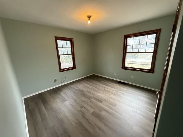 99 Vanderveen Avenue, Holland, MI 49424