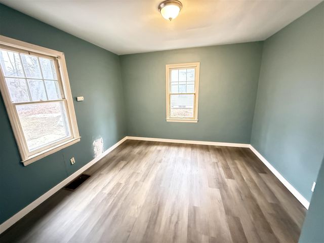 99 Vanderveen Avenue, Holland, MI 49424