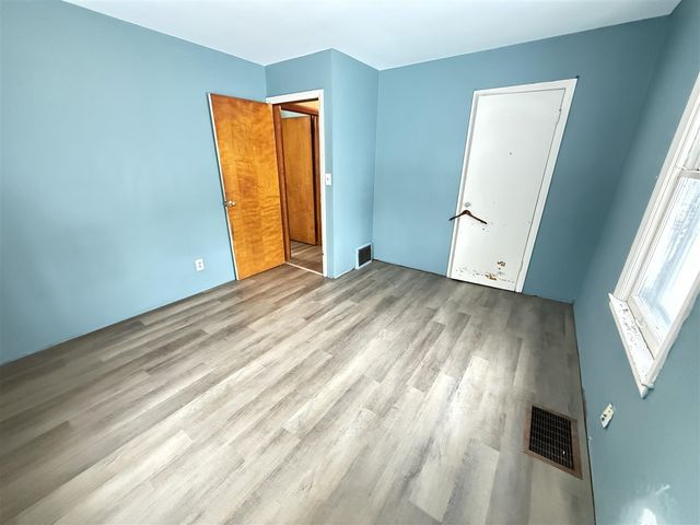 99 Vanderveen Avenue, Holland, MI 49424