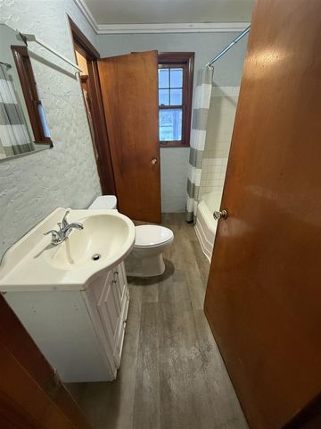 99 Vanderveen Avenue, Holland, MI 49424