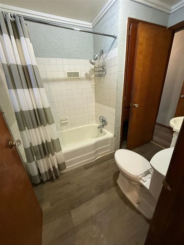 99 Vanderveen Avenue, Holland, MI 49424