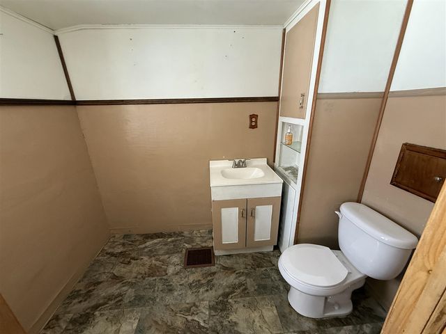 99 Vanderveen Avenue, Holland, MI 49424