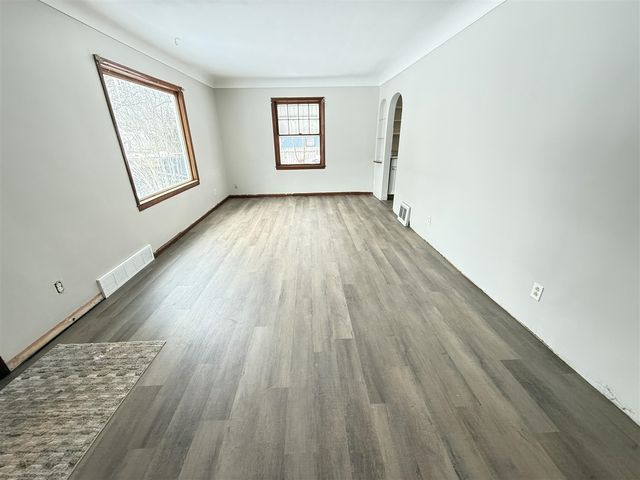 99 Vanderveen Avenue, Holland, MI 49424