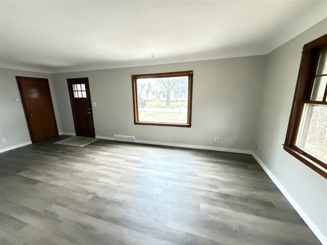 99 Vanderveen Avenue, Holland, MI 49424