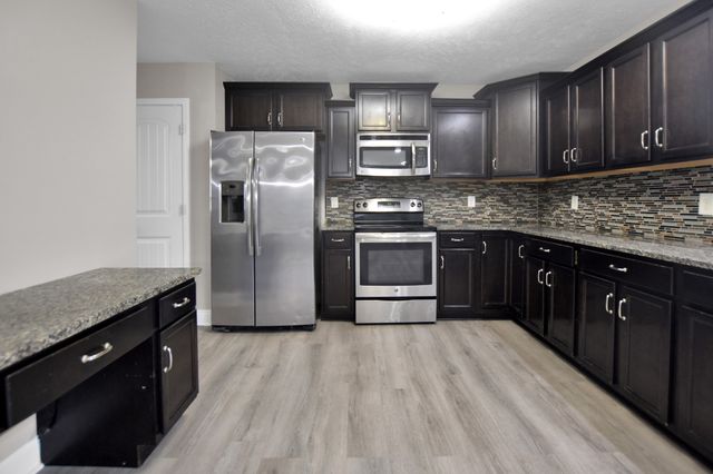 1277 Eagles View Drive, Clarksville, TN 37040