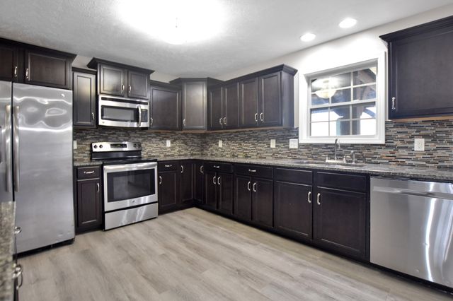 1277 Eagles View Drive, Clarksville, TN 37040