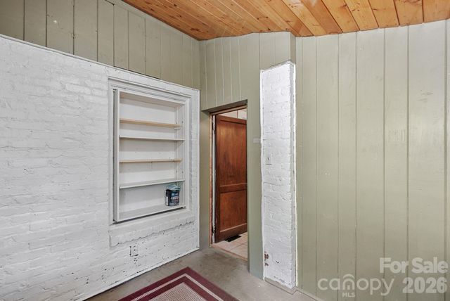 385 Pisgah Drive, Canton, NC 28716