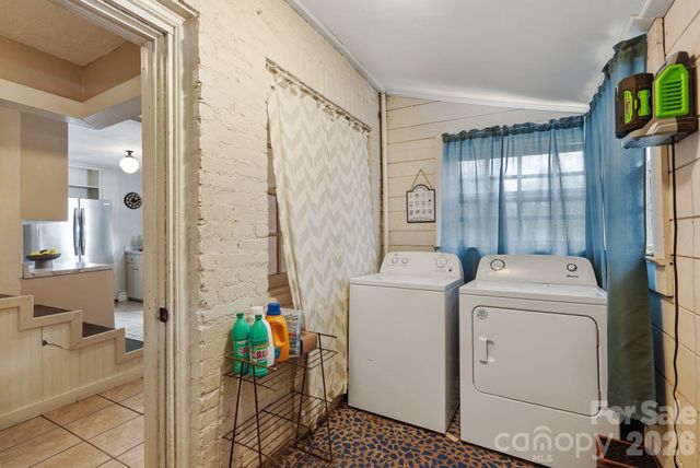 385 Pisgah Drive, Canton, NC 28716