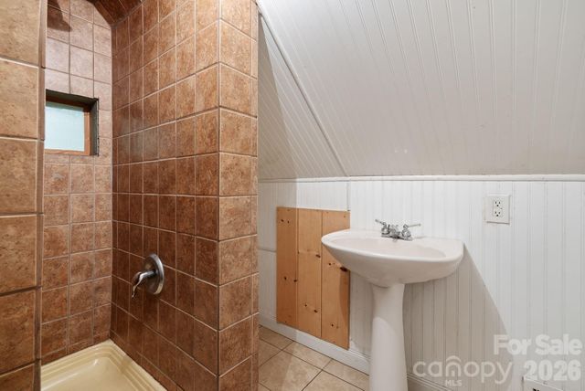 385 Pisgah Drive, Canton, NC 28716