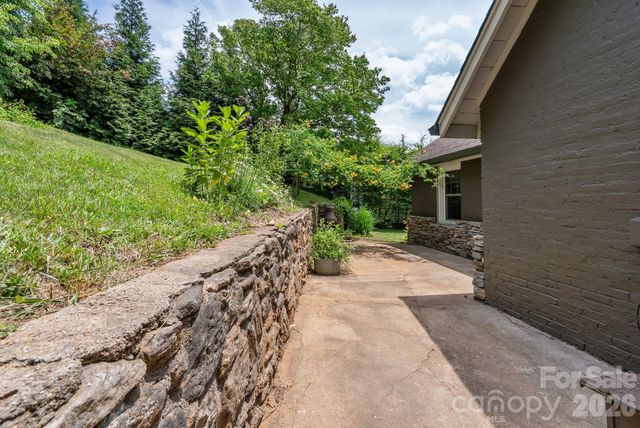385 Pisgah Drive, Canton, NC 28716