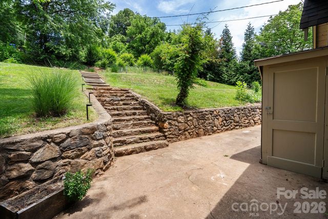 385 Pisgah Drive, Canton, NC 28716