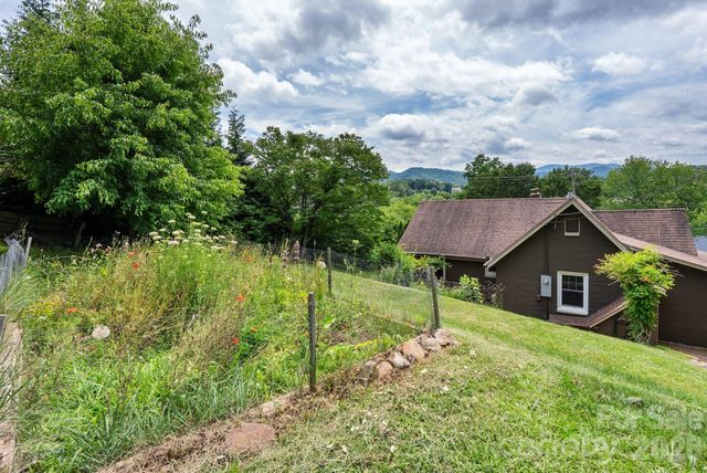 385 Pisgah Drive, Canton, NC 28716