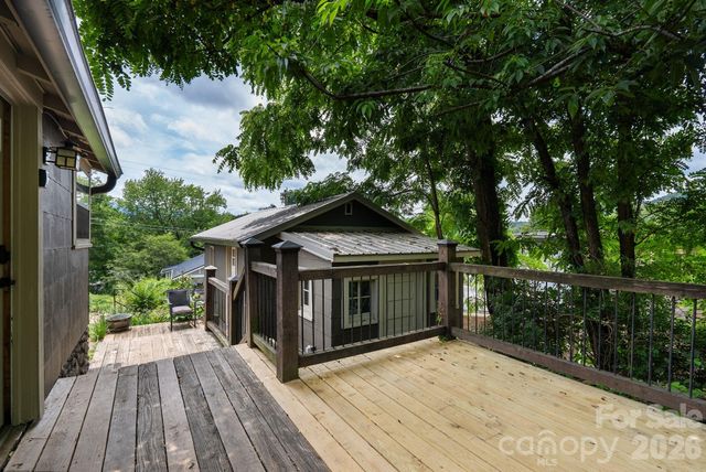 385 Pisgah Drive, Canton, NC 28716