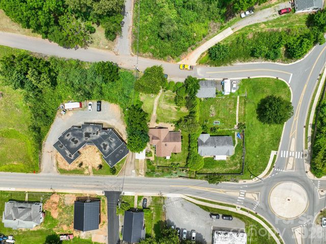 385 Pisgah Drive, Canton, NC 28716