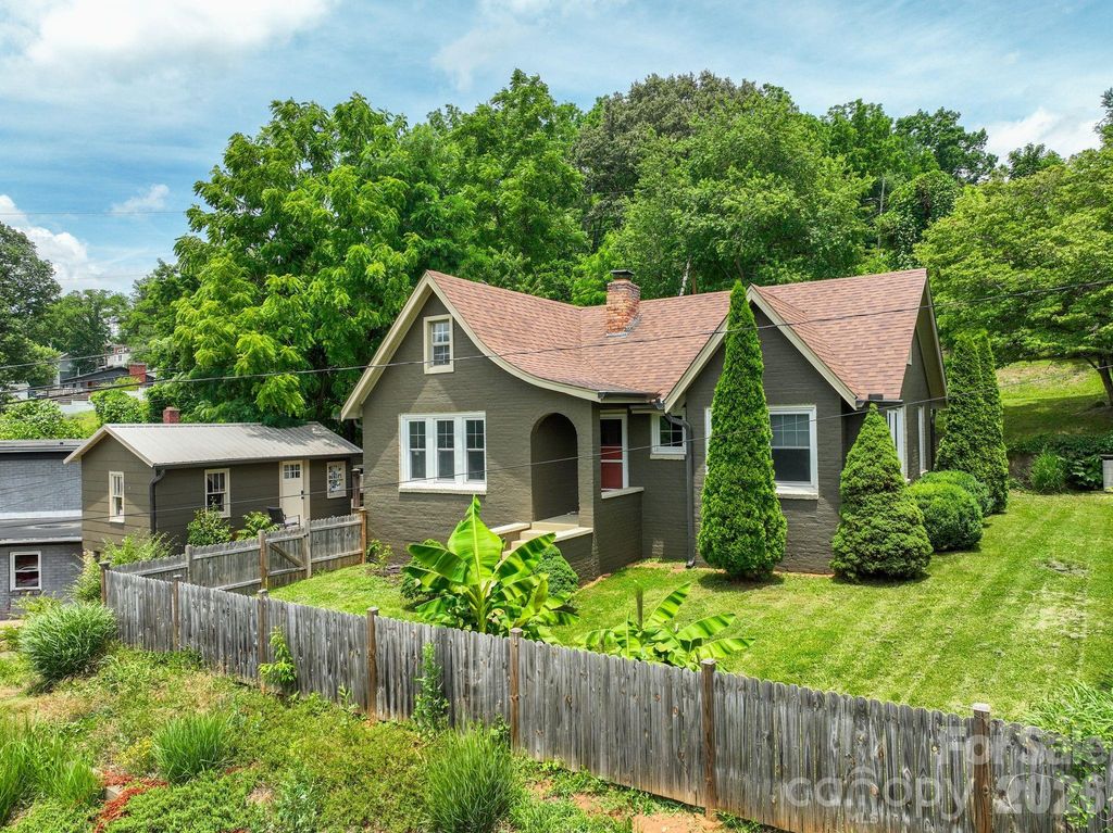 385 Pisgah Drive, Canton, NC 28716