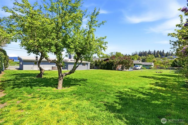 829 Brokaw Road, Camano Island, WA 98282