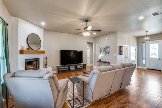 1777 Ryder Lee Lane, Waxahachie, TX 75165