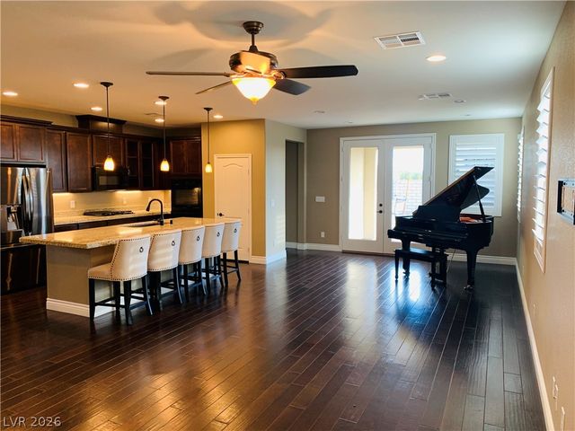 422 Port Reggio Street, Las Vegas, NV 89138