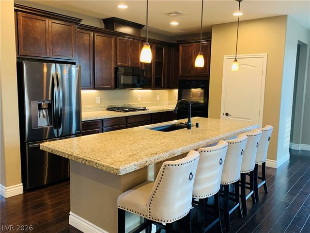422 Port Reggio Street, Las Vegas, NV 89138