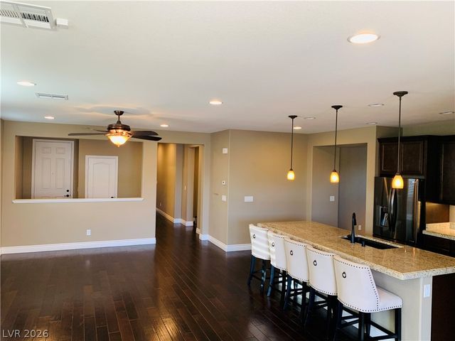 422 Port Reggio Street, Las Vegas, NV 89138
