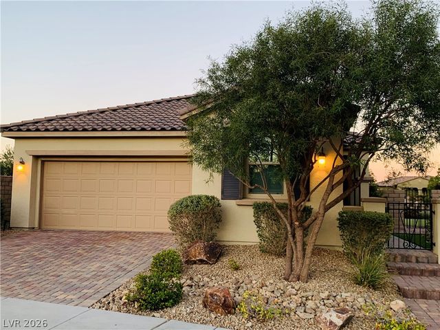 422 Port Reggio Street, Las Vegas, NV 89138