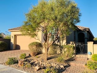 422 Port Reggio Street, Las Vegas, NV 89138