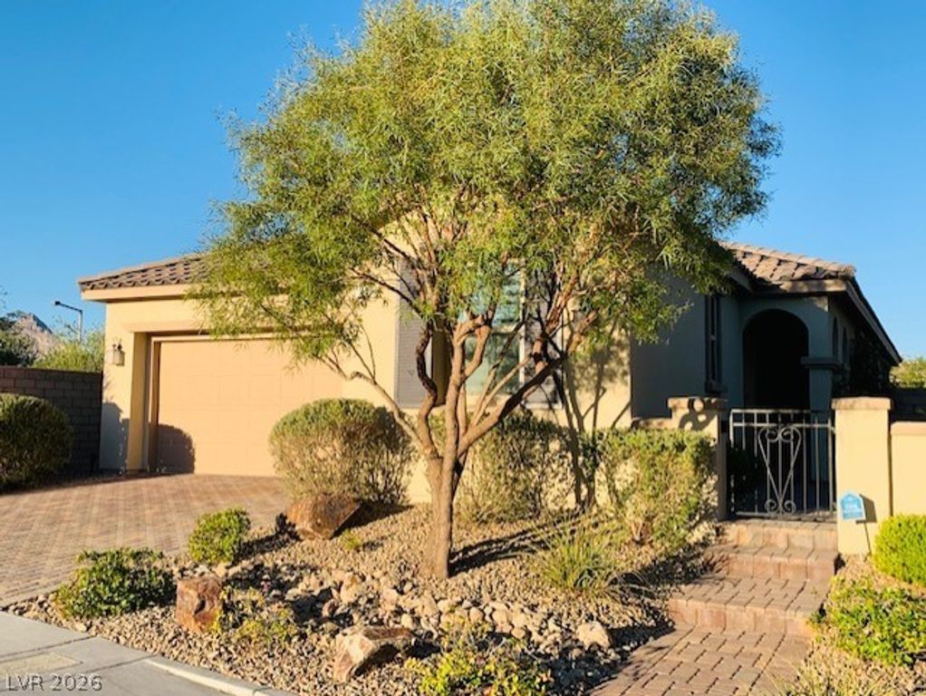 422 Port Reggio Street, Las Vegas, NV 89138